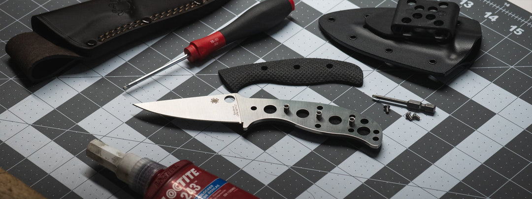 An image of a Spyderco Mule Team on a workbench.