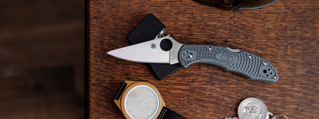 An image of a Spyderco Signature model - Delica® 4 Lightweight Flat Ground