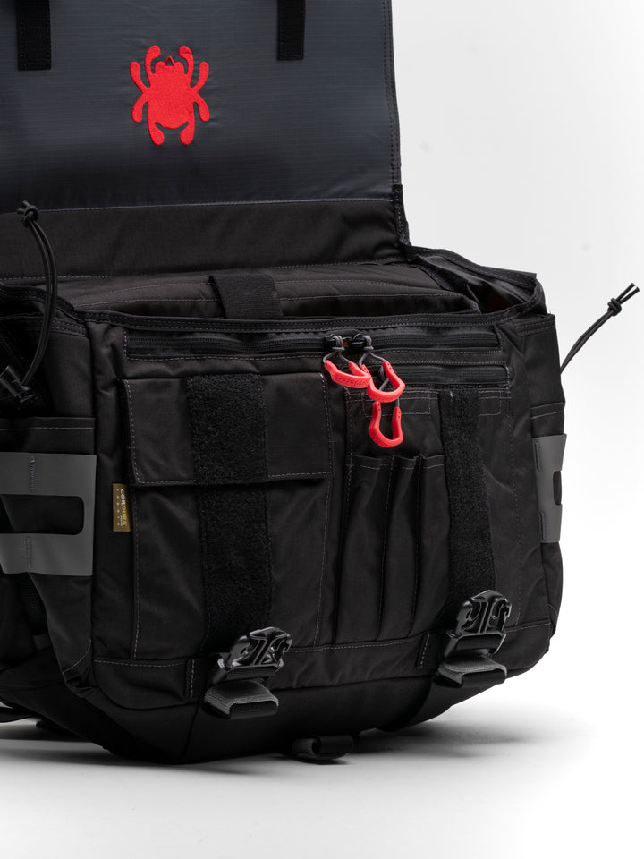 Spyderco X Vanquest® Envoy-17™ Messenger Bag