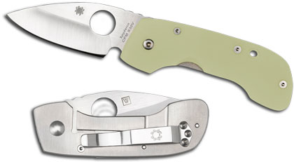 The Spyderco Leaf Storm shown open and closed
